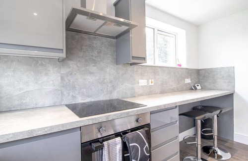Renfrew Apartment | Pass the Keys | Renfrew Town Centre, Easy Link to Glasgow City