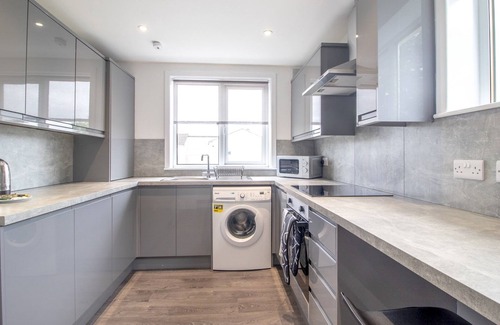 Renfrew Apartment | Pass the Keys | Renfrew Town Centre, Easy Link to Glasgow City