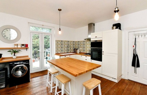 Adamsdown Apartment | Pass the Keys | Spacious 3 Bedroom Apartment Close to City Centre