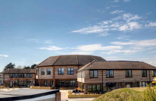 Hayling Island Apartment | Pass the Keys | Stunning Luxury Marina Apartment