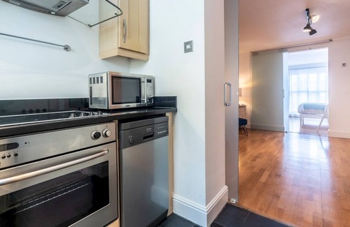 South Richmond Apartment | Pass The Keys | Stylish Apartment Minutes From Richmond Station