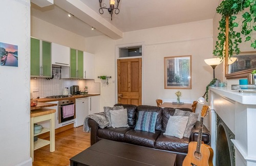 West End Apartment | Pass the Keys | Superb 1 Bed Flat in Traditional Victorian Building
