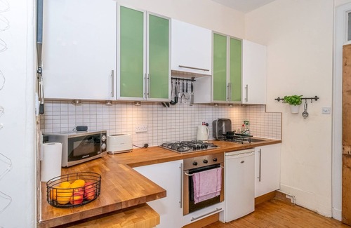 West End Apartment | Pass the Keys | Superb 1 Bed Flat in Traditional Victorian Building