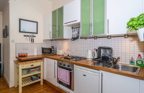 West End Apartment | Pass the Keys | Superb 1 Bed Flat in Traditional Victorian Building