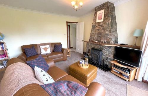 Rockcliffe House | Pass the Keys Traditional Scottish Cottage in Beautiful Location