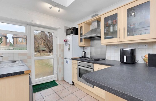Forest Gate House | Pass the Keys | Your London Getaway: Cosy Flat in Prime Location
