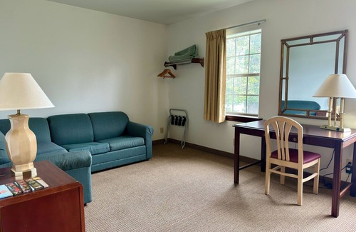 Paradise Hotel | Passport Inn