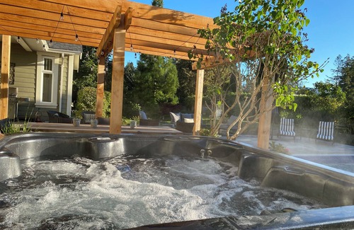 Duncan Apartment | Pastoral, Minutes to town and to the trails, hot tub!