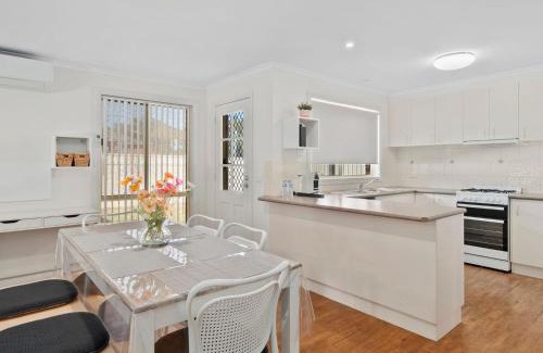 Mulwala House | Pat's Place Sun and Lake