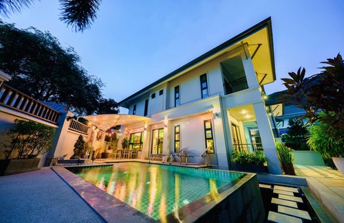 Karon Villa | Patak 3 Bedroom Private Pool Villa