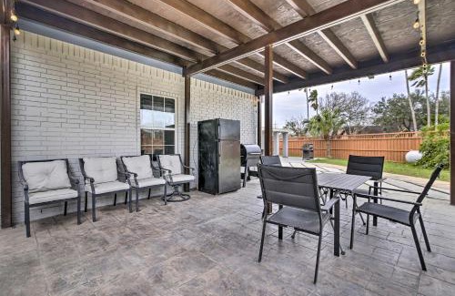 Brownsville House | Patio and Balcony Gulf Coast Retreat in Brownsville