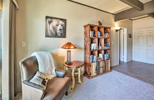 Pinetop Apartment | Patio and Fireplace Country Club Pinetop Condo!