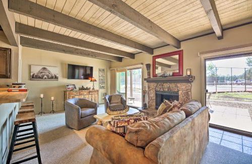 Pinetop Apartment | Patio and Fireplace Country Club Pinetop Condo!