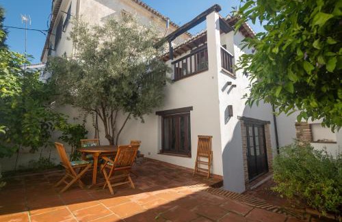 Beiro House | Patio del Olivo