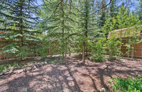 Pinetop Cottage | Patio, Fenced Yard: Pet-friendly Pinetop Cabin!