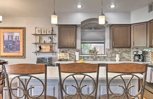 Arroyo Springs House | Patio & Grilling Station: Family Home in Glendale