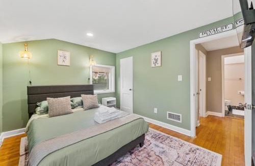 Arlington House | Patio Paradise Stylish 3BR Home with Gaming Room