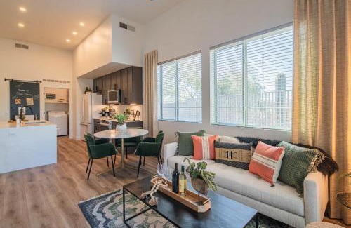 Desert View Village Apartment | Patio Retreat - Pools - Parking - Scottsdale Rodeo S134