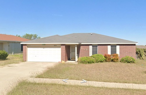 Killeen House | Patio with Fire Pit, Perfect for Families, near Ft Hood