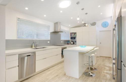 Papamoa Beach House | Pats Place on the Beach