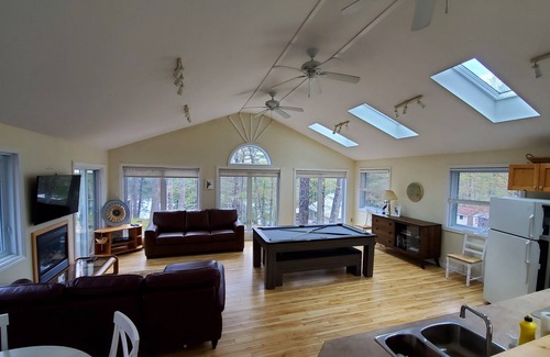 Lanark Highlands Cottage | Patterson Lake Retreat - Two Waterfront Cottages! W Hotub