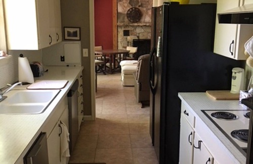 McQueeney House | Patterson Place is cozy and has Beautiful Waterfront