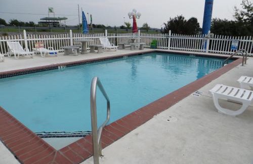 Grand Rivers Hotel | Patti's Inn and Suites
