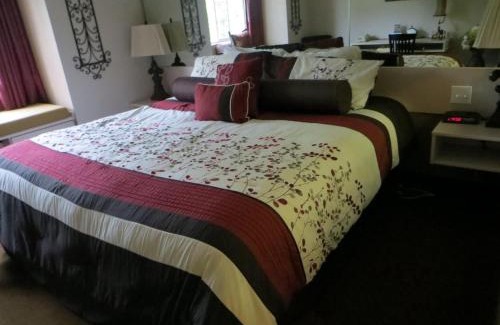 Grand Rivers Hotel | Patti's Inn and Suites
