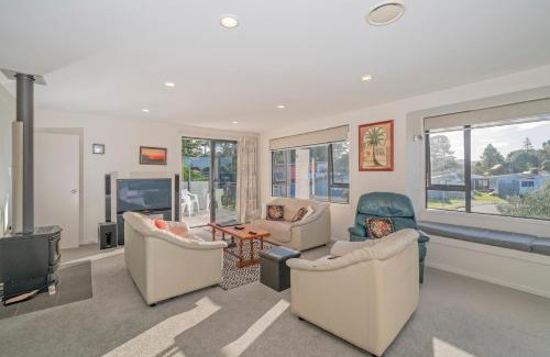 Pauanui House | Pauanui Hangar Retreat - Pauanui Holiday Home