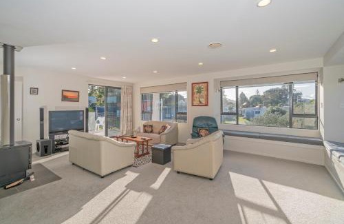 Pauanui House | Pauanui Hangar Retreat - Pauanui Holiday Home