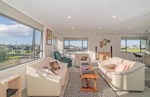 Pauanui House | Pauanui Hangar Retreat - Pauanui Holiday Home
