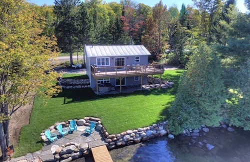 Faraday House | Paudash Lake 3 Bedroom, 4 Season Cottage w/Hottub
