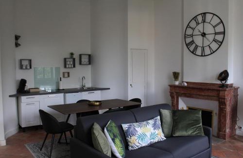 Castelnaudary Apartment | Paul Sabatier-T1-Vue sur Jardin-Luxe-wifi-fi-vélo