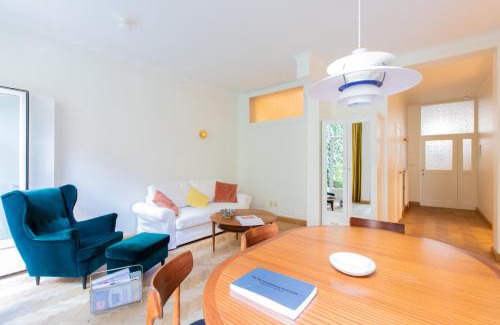 Seefhoek Apartment | Pauline Loveling apartment with quiet garden and 2 bathrooms