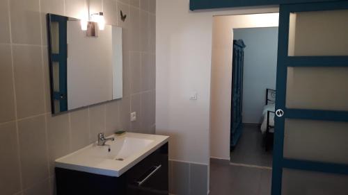 Saint-Ambroix Apartment | Pause Appart 40 m2 avec cour privative - Spacieux & Confortable