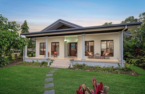 Wongaling Beach Apartment | Pause, Reset at Mission at the Shack