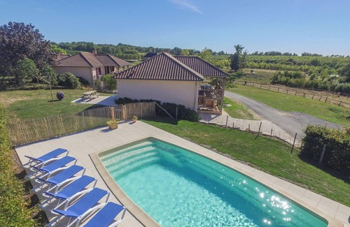 Saint-Medard-d'Excideuil House | Pavilion Stay in Dordogne