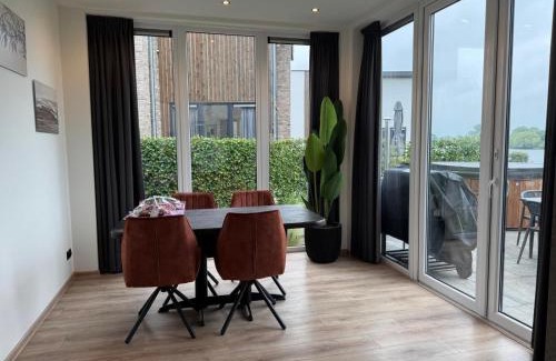 Kerkdriel House | Pavilion met Hottub en Sauna | 10 personen