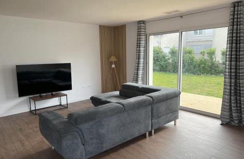 Lavardac House | pavillon neuf avec terrasse piscine 6 pers