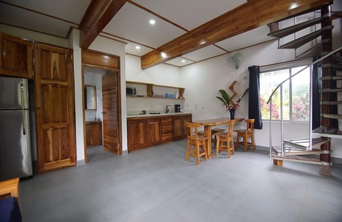 Pavones House | PAVONES Modern BUNGALOW, Close to SURF! WIFI, AC, HOT H20! 2 min Walk to Beach.
