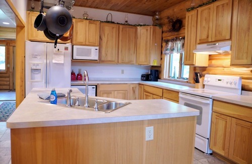 Drummond House | Paw Point Lodge on Drummond Island