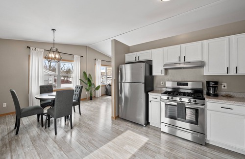 Twin Lakes House | Paws at the Lake - Close to boat launch!