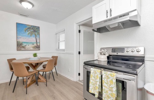Pinellas Park House | Paws & Play Paradise - Private Pool - Pinellas Park - St. Petersburg, Florida