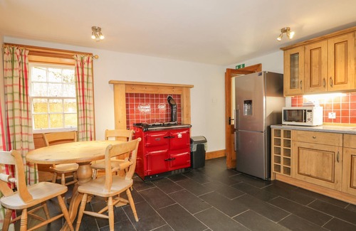 Cromarty Cottage | PAYE HOUSE - CROMARTY, pet friendly, with open fire in Cromarty