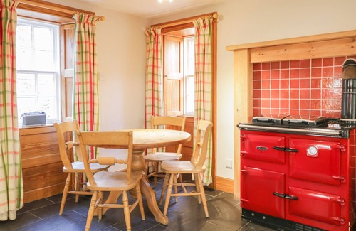 Cromarty Cottage | PAYE HOUSE - CROMARTY, pet friendly, with open fire in Cromarty