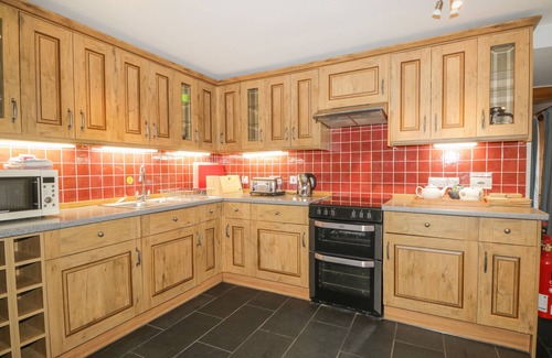 Cromarty Cottage | PAYE HOUSE - CROMARTY, pet friendly, with open fire in Cromarty