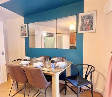 Sheffield House | Payler House Sheffield-WiFi -Large Parking Space-cozy 4 bedrooms