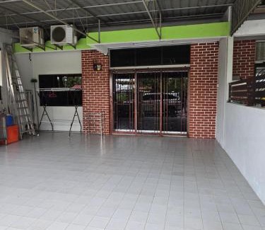 Taman Megah House | PD Shell Gate Home Stay
