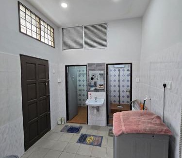 Taman Megah House | PD Shell Gate Home Stay