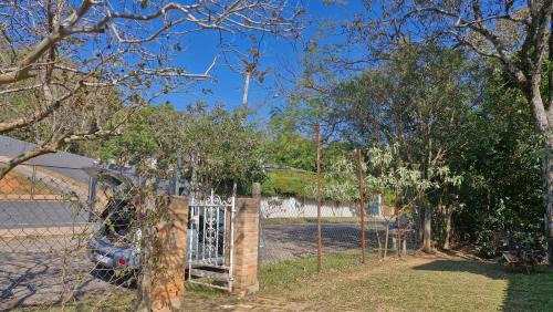 Jardim Flamboyant House | Pe na Pedra quarto 2